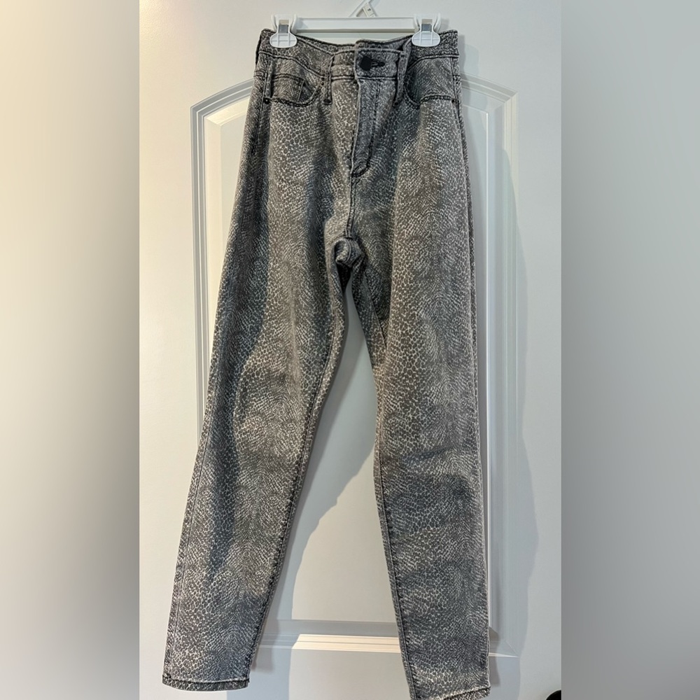 Universal Thread High Rise Skinny - Size 8
